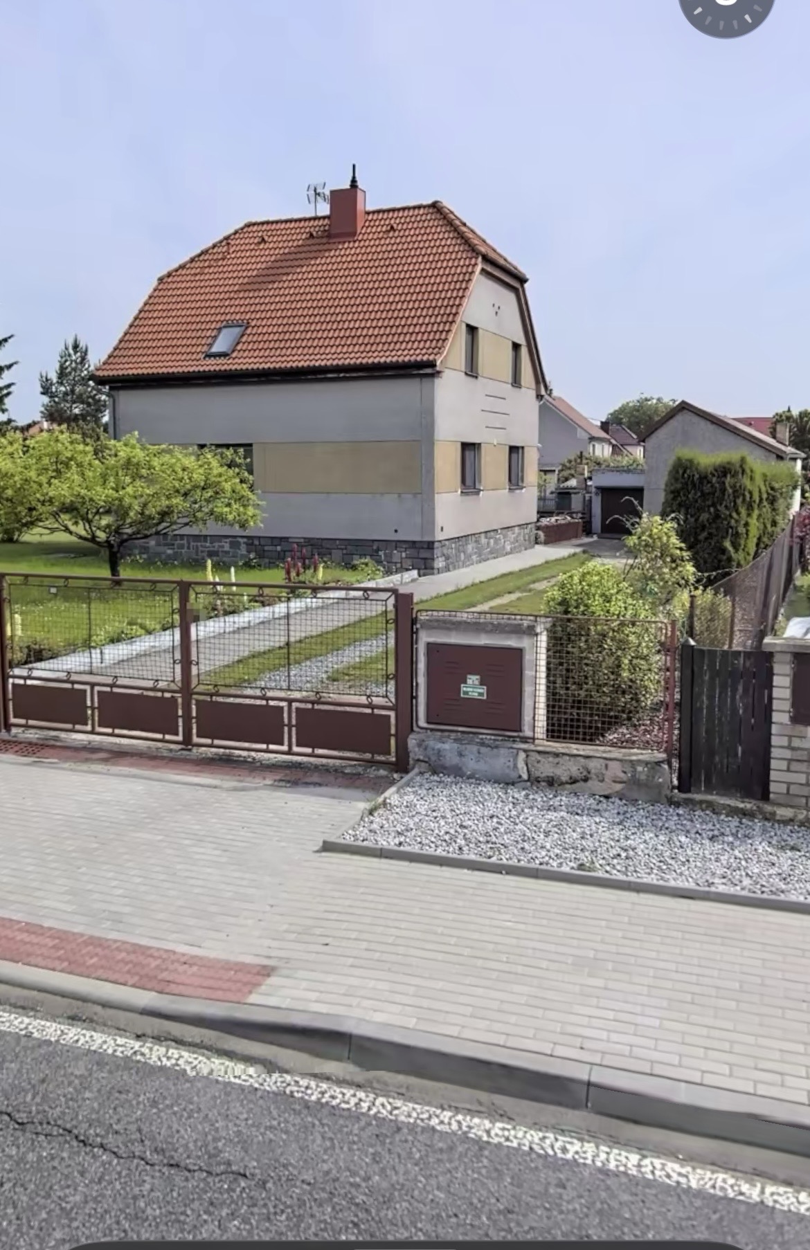Druhá strana rodinného domu v Tlustici, před realizací
